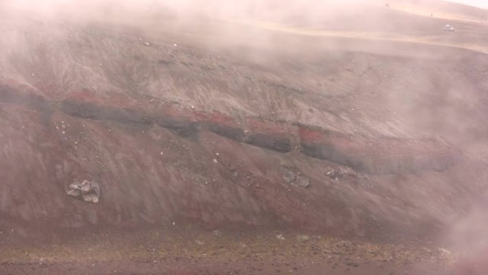 科托帕希火山斜坡上的红色地层