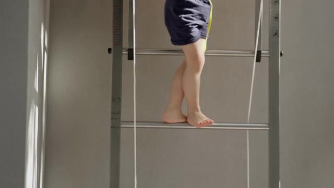 体操墙杠梯瑞典墙，促进儿童身体健康