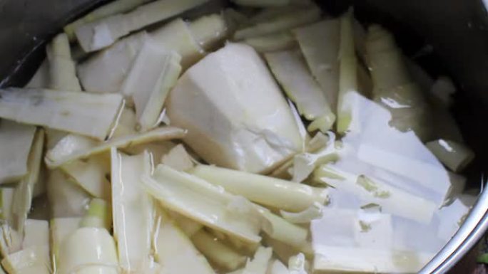 切割竹笋作为食物