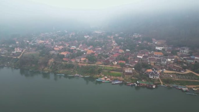 日落时湄公河宁静景象的鸟瞰图