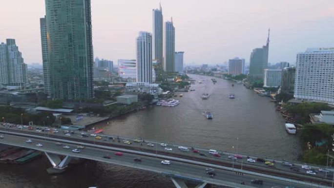 曼谷城市景观和桥上交通的鸟瞰图