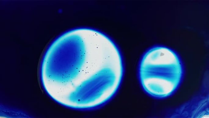 蓝色液滴漂浮在空间中进行有丝分裂背景