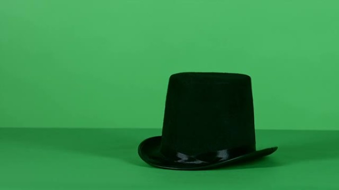 神奇的黑色礼帽在绿色屏幕上旋转