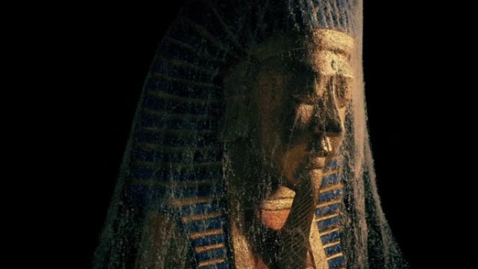 蜘蛛网下的埃及国王雕像