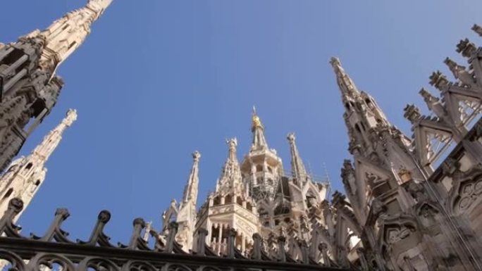 米兰市、大教堂和圣母雕像的景色