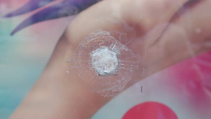 弹丸玻璃损伤圆形白色裂纹厚后果强冲击弹丸