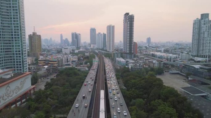 曼谷市容和BTS铁路的鸟瞰图