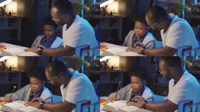 黑人家长在家帮孩子做作业。