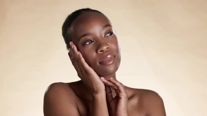 脸、黑人女性和美容、健康和闪耀工作室背景的护肤。肖像，非洲裔美国女性和女士化妆，化妆品和自然身体护理