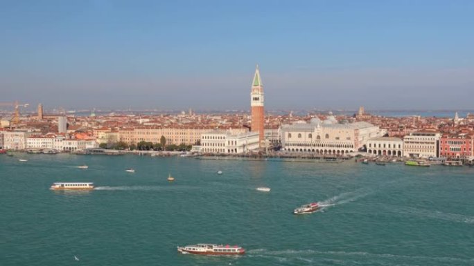 带有圣马可钟楼的威尼斯，可欣赏圣马可盆地，意大利，欧洲的景色。