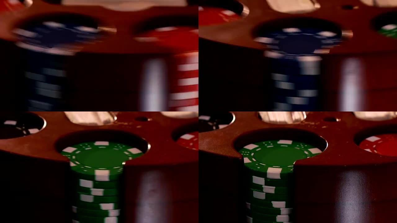 赌场的扑克筹码在桌子上旋转