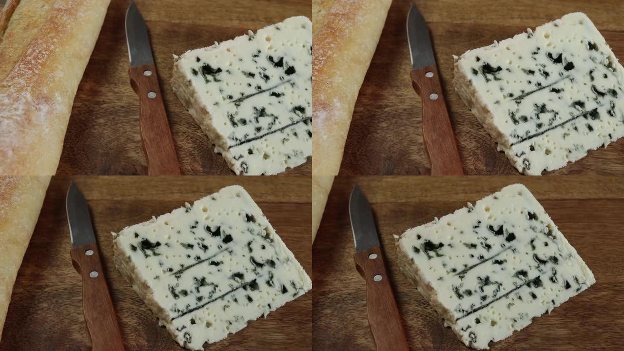 木板上的蓝纹奶酪