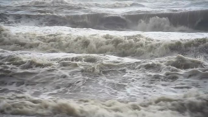 高清: 风暴和海浪