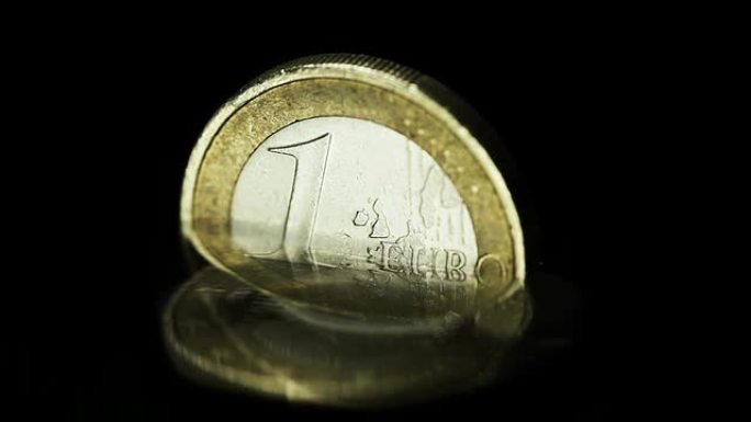 上涨的水中的欧元硬币