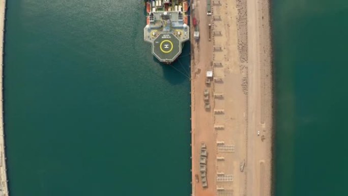 加纳港口巨大船只的鸟瞰图