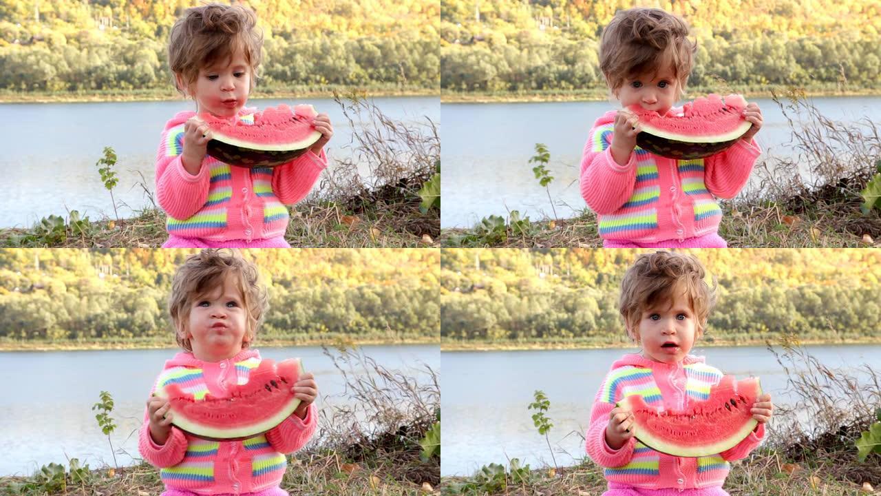 宝宝吃成熟的西瓜
