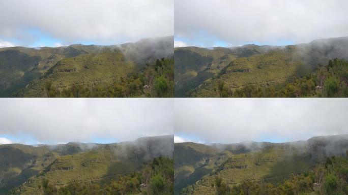 雾气飘过群山的绿坡