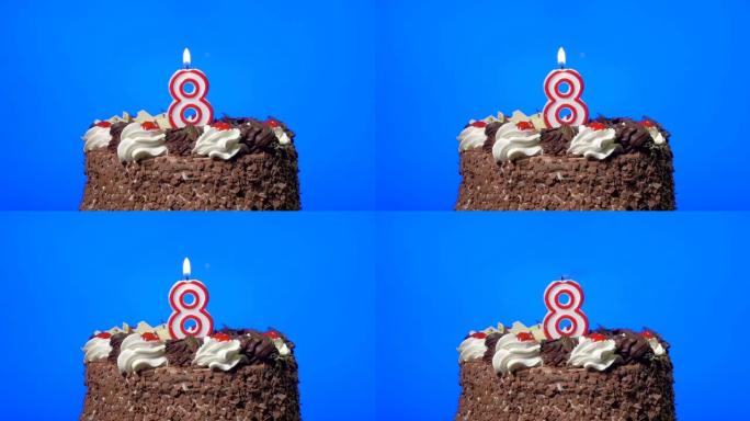 在美味的巧克力蛋糕上吹出八号生日蜡烛，蓝屏