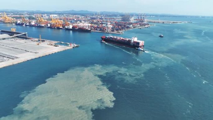 进口货物集装箱船运载集装箱和国际集装箱港口海关造船厂海港概念智能物流服务。导入概念