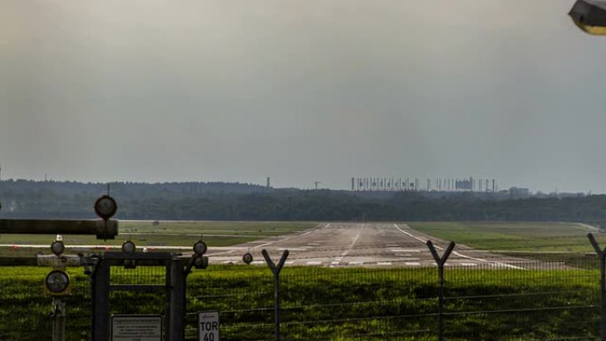 带降落和起降飞机的汉堡机场跑道-timelapse