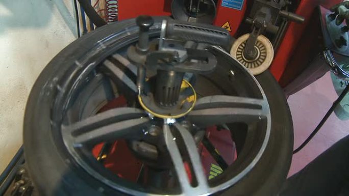 修理或更换轮胎轮胎-车辆部分电动机带声音