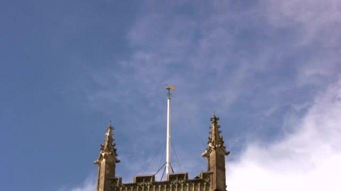 英国赛伦塞斯特的教堂塔楼和风标。