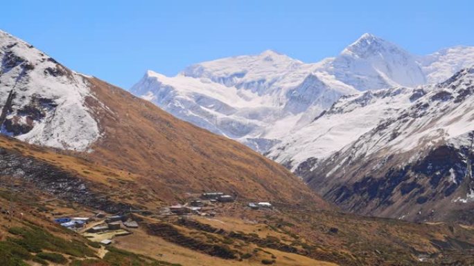 尼泊尔安纳普尔纳巡回赛，秋天，喜马拉雅山脉的壮丽全景，雪峰，小村庄和自然景观