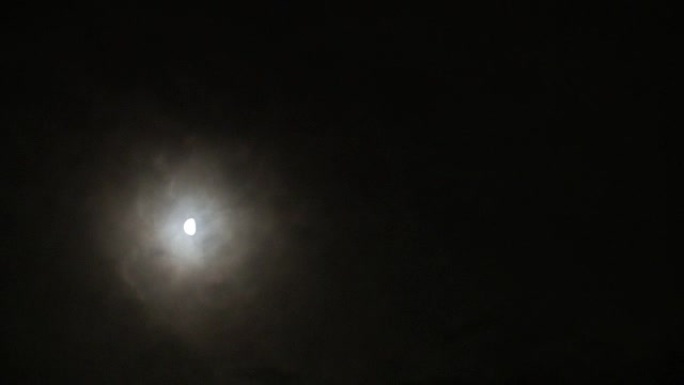 夜间快速轻云半月圆