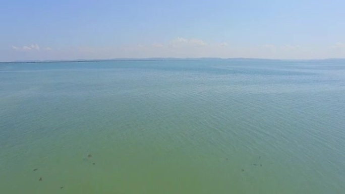空中FPV，从美丽的热带岛屿起飞，飞越海水