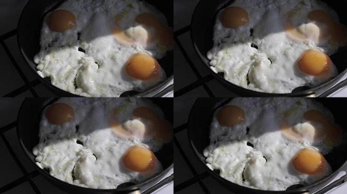 煎锅里的煎蛋