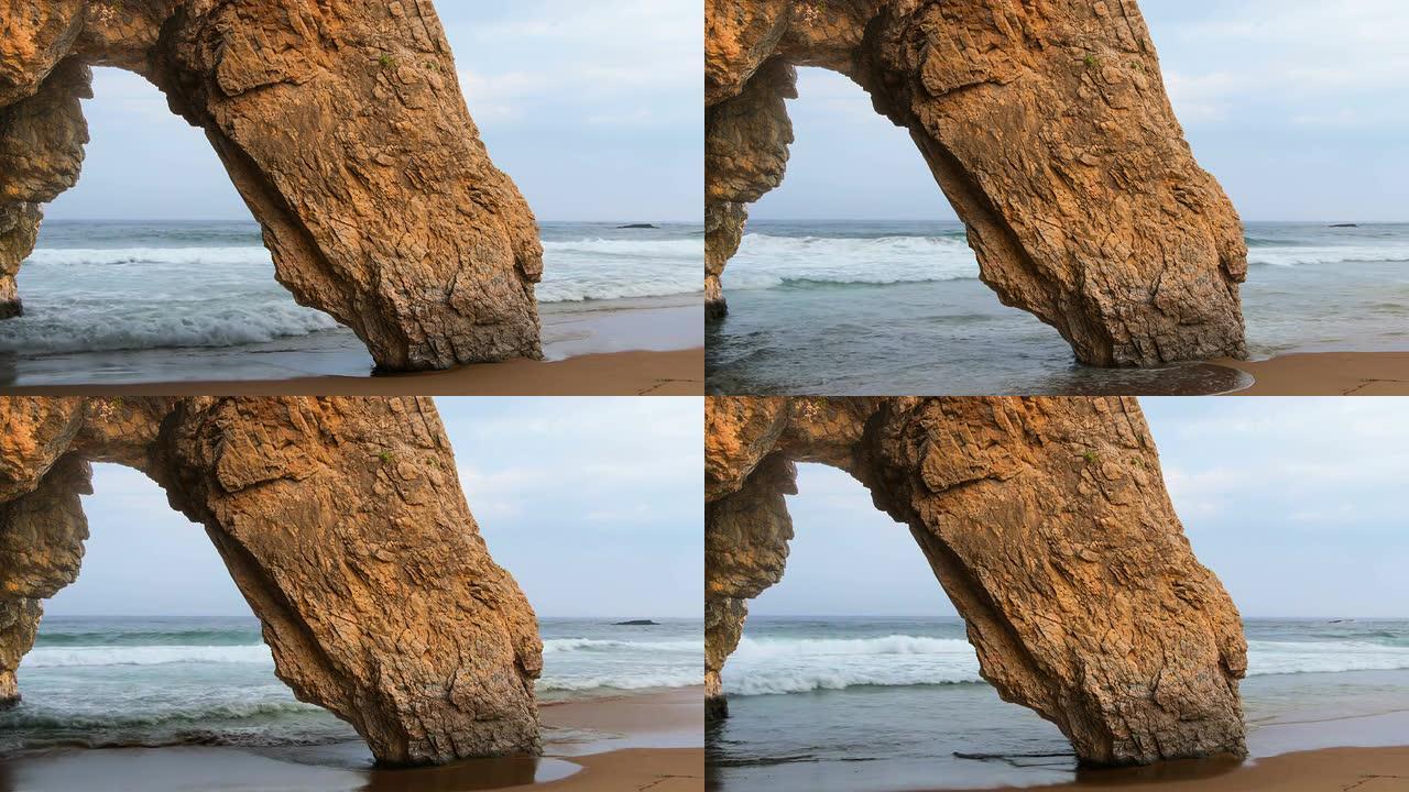 岩石拱门和海洋冲浪