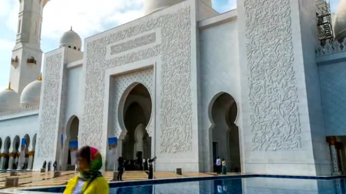 谢赫扎耶德大清真寺位于阿拉伯联合酋长国首都阿布扎比