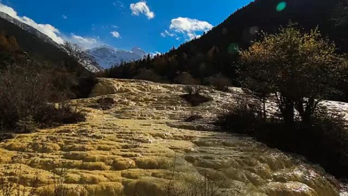 中国四川黄龙山自然钙化池