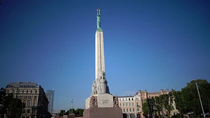 自由纪念碑是位于拉脱维亚里加的纪念馆，纪念在拉脱维亚独立战争中丧生的士兵