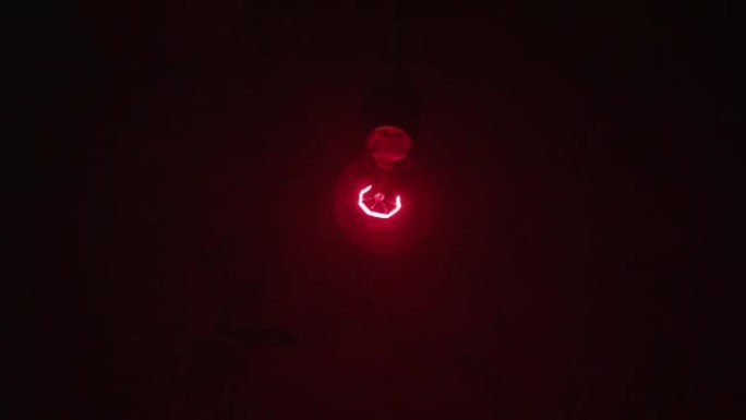 暗室摄影材料开发 _ 红色灯泡