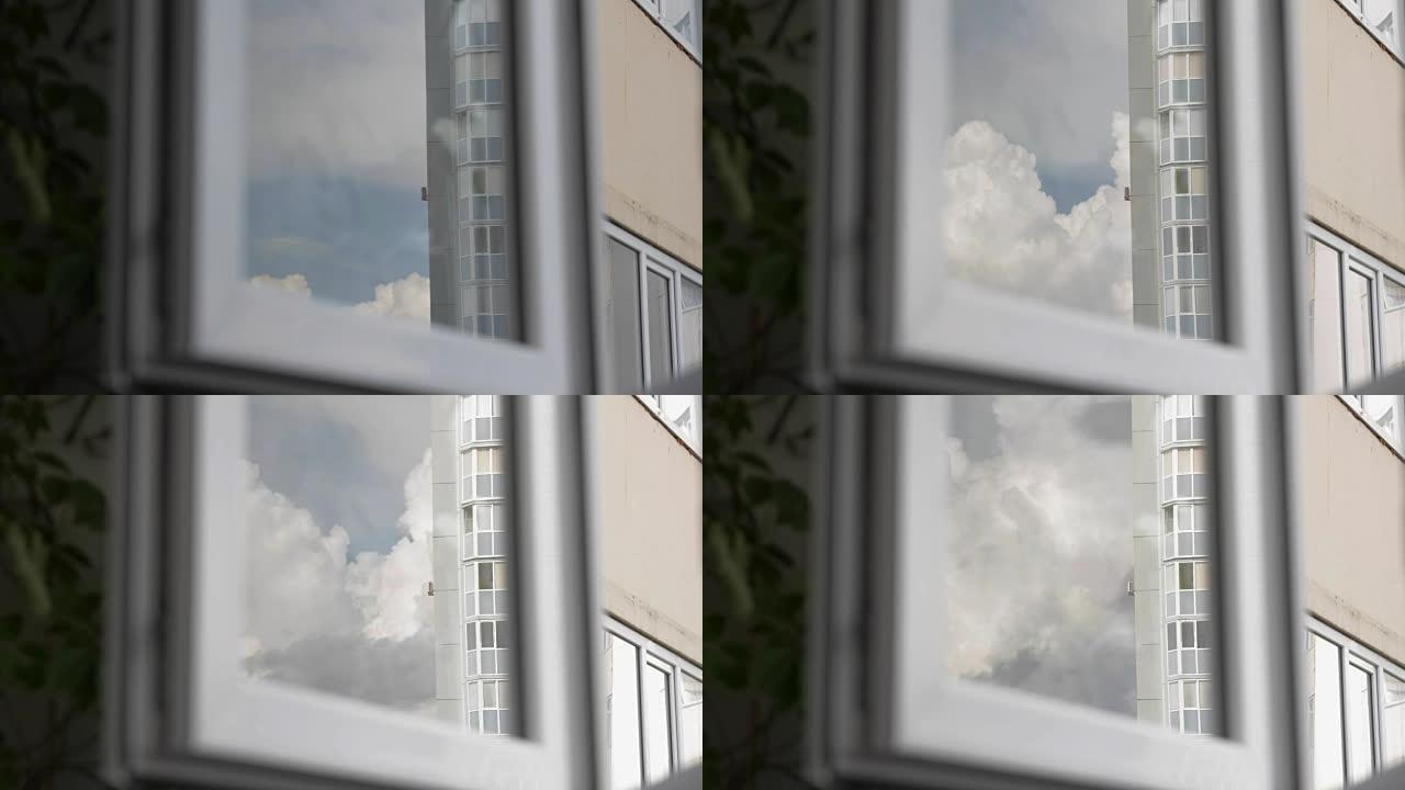 窗户上反映的云的运动