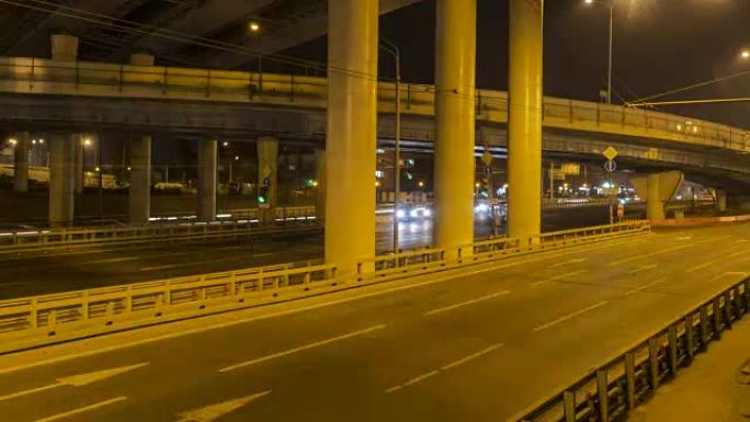 城市通道和路口夜间交通的延时视频