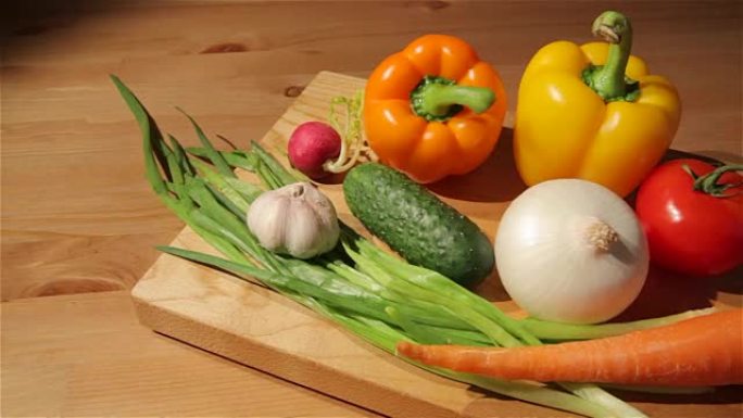 一块板上的多种蔬菜
