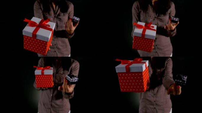 与女人的手握着大大小小的礼品盒，并展示它们作为替代品
