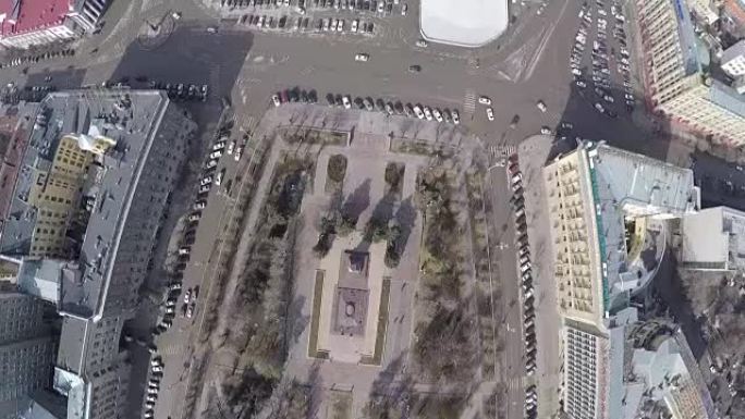 俄罗斯伏尔加格勒阵亡战士广场周围的汽车交通