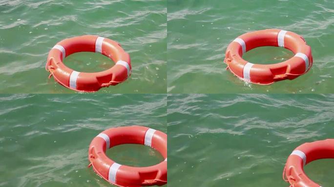 漂浮在水中的安全浮标