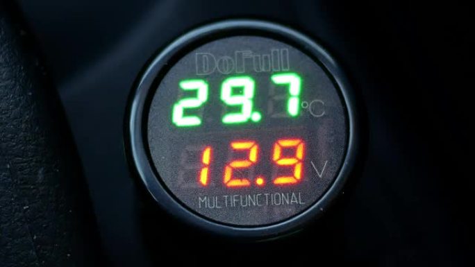 启动汽车发动机时电压表测试数据的运动
