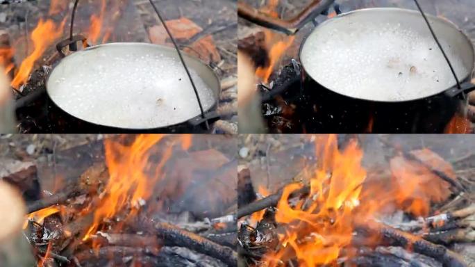 篝火上煮的鱼汤。在火上烹饪食物
