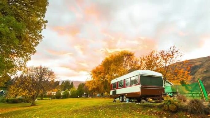 4K: 家庭公园的秋季日出，新西兰有露营车