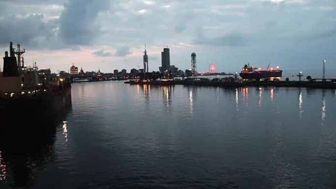 佐治亚州巴统的夜城。巴统海港