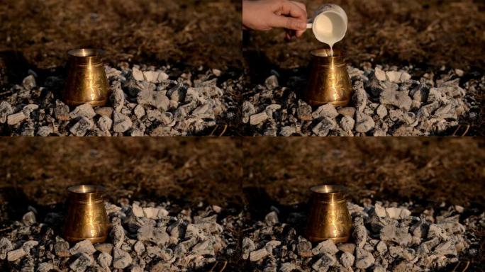 传统工艺在煤上煮土耳其咖啡。