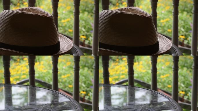 时髦的时尚帽子在夏天被从桌子上摘下来