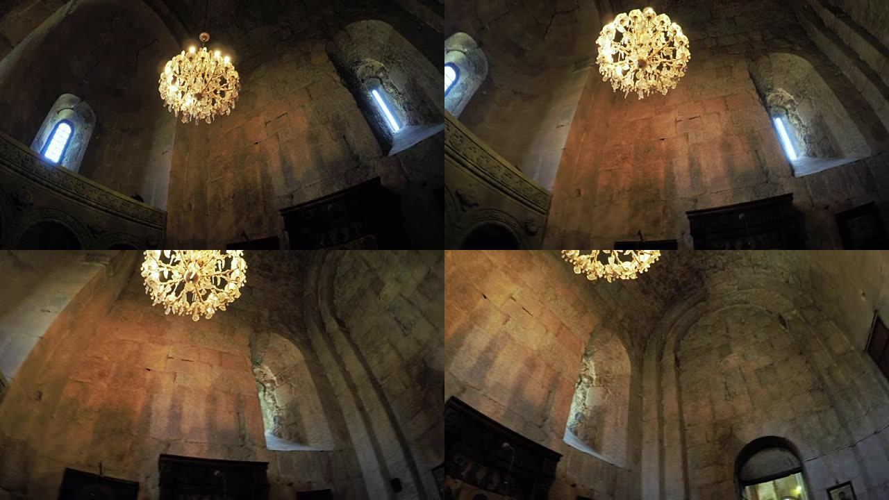 格鲁吉亚教堂的水晶吊灯