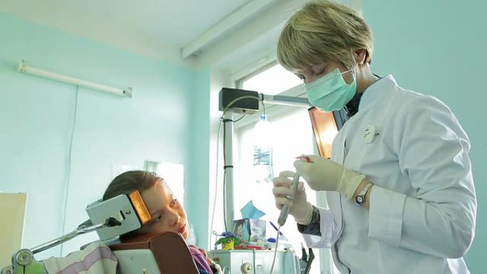 牙医用特殊的牙科器械矫正弯曲牙齿的牙套