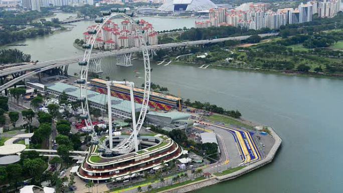 新加坡现代城市天际线中的大摩天轮